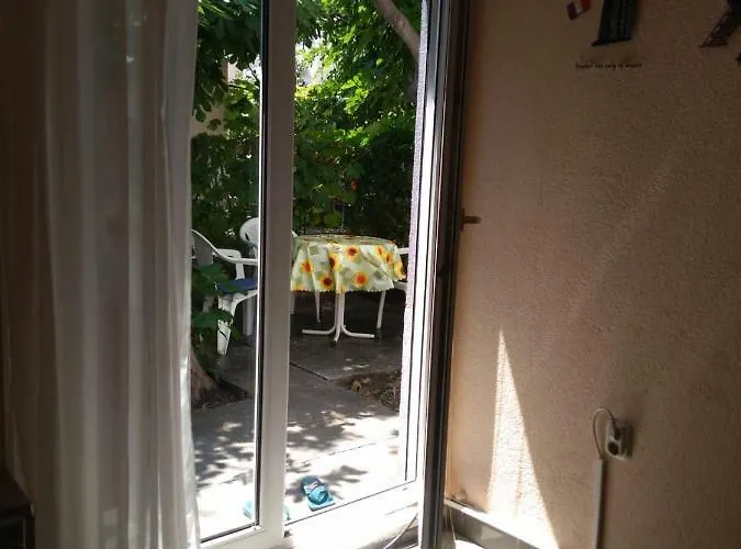 Apartment Mate Split